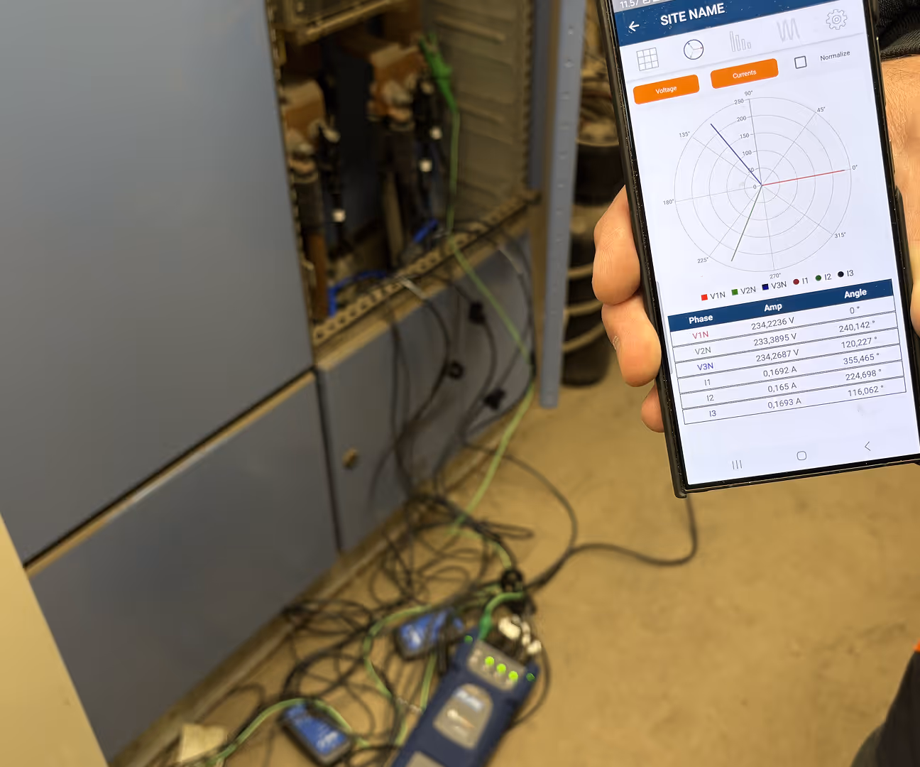 Elkvalitetsdata vist på en mobil enhed