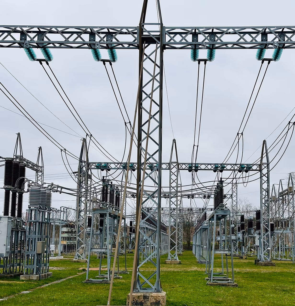 High voltage grid installation